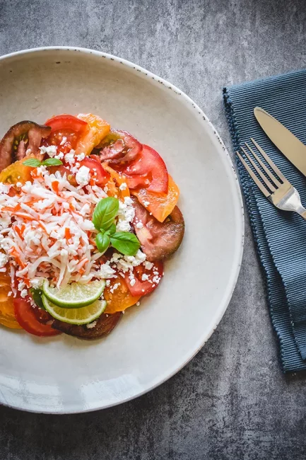 Recette Carpaccio de tomates anciennes et râpé de surimi
