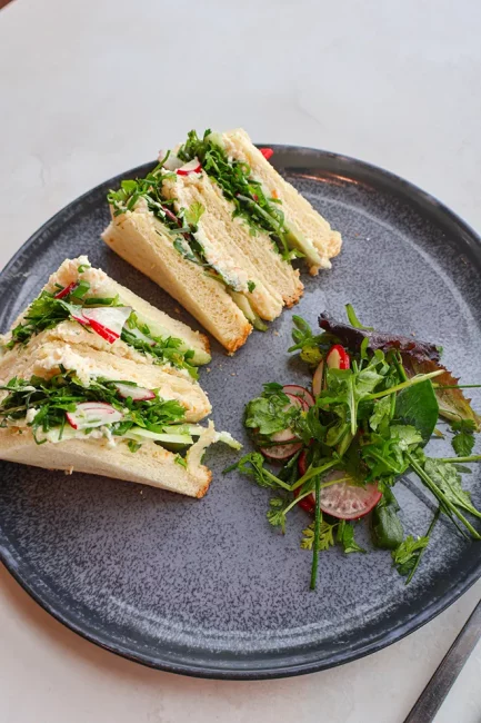 Club sandwich au surimi et légumes croquants
